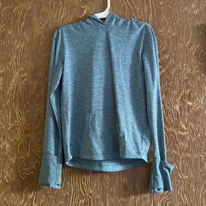 This is a super cute teal long sleeve athletic top!